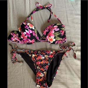 Very cute floral 2 piece bikini